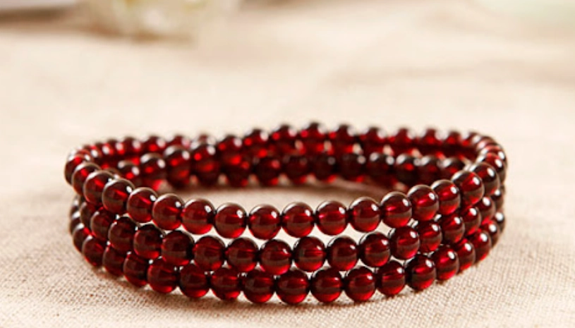 血珀功效全解析：能量療癒、佩戴禁忌與新手選購指南