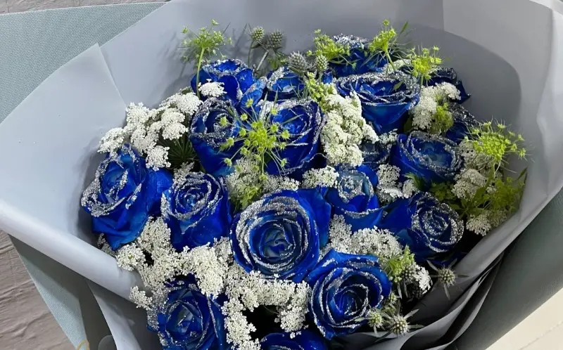 藍玫瑰花束 花語