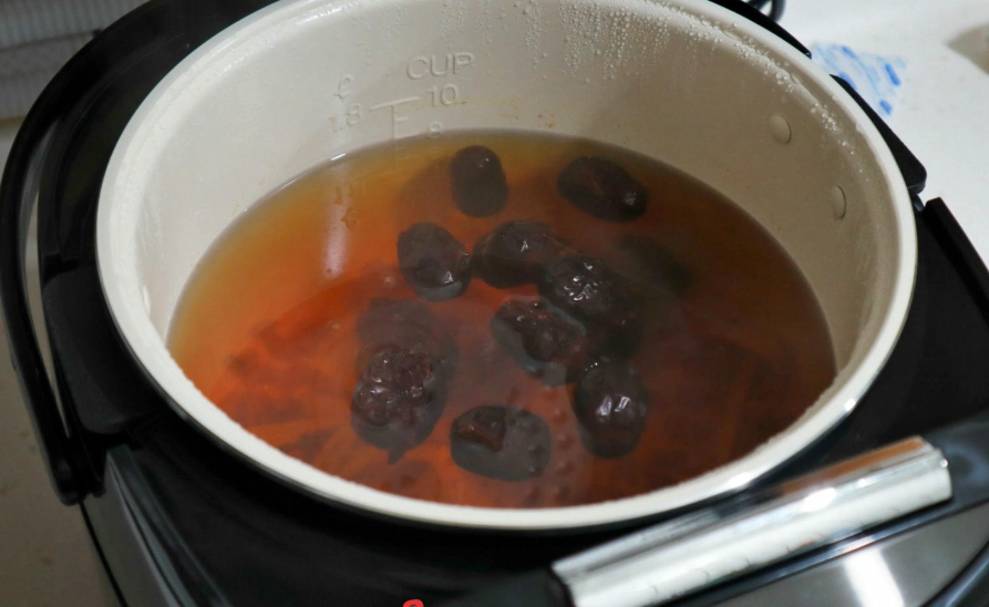 電鍋煮紅棗茶 電鍋煮紅棗茶