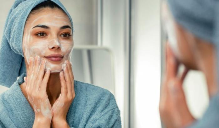 脸上长痘痘的原因部位