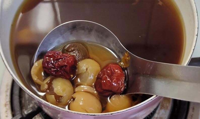 月經量多喝桂圓紅棗茶