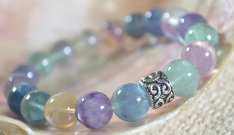 真假彩萤石区别