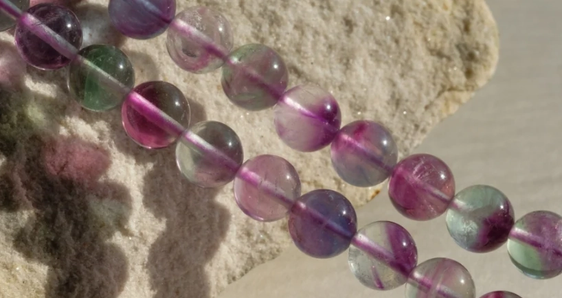 真假彩萤石区别