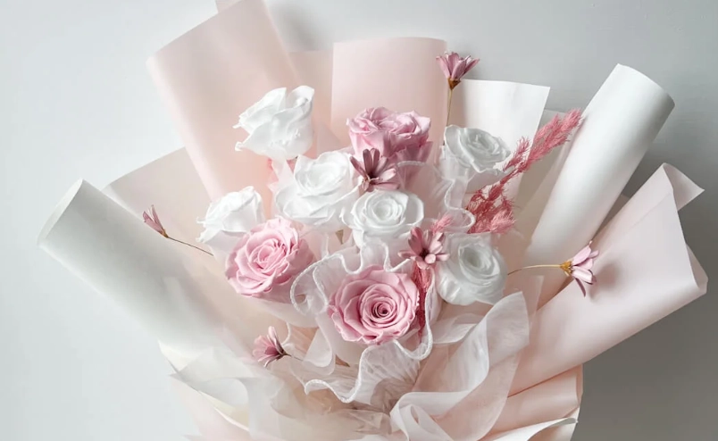 粉玫瑰白玫瑰搭配