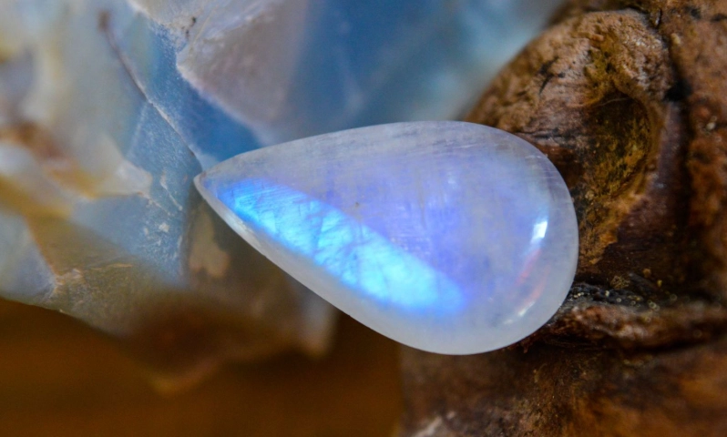 藍月光石配戴方法