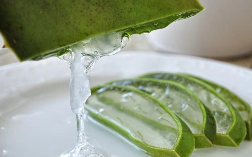 蘆薈敷臉方法