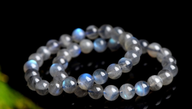 灰月光石佩戴方法