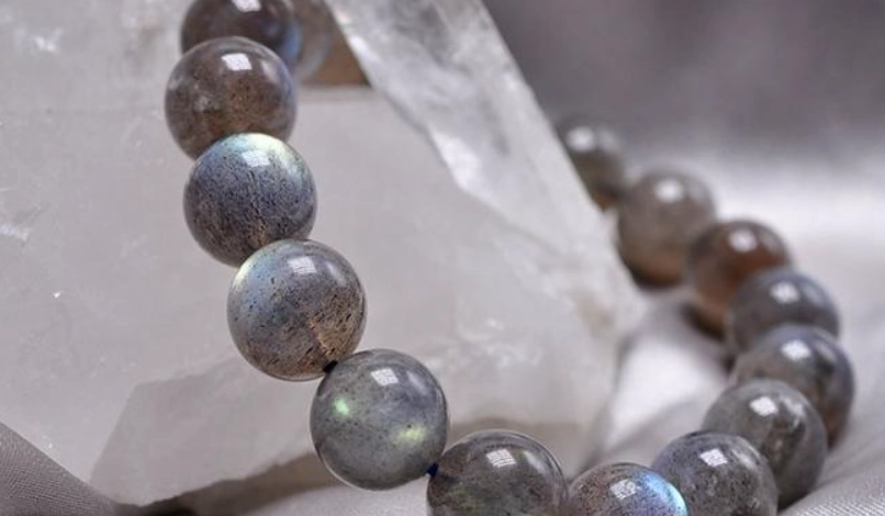 灰月光石佩戴方法