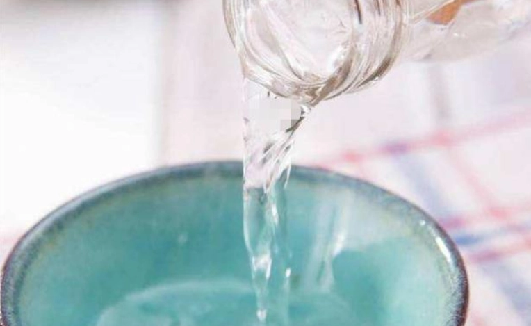 白醋鹽水擦臉法