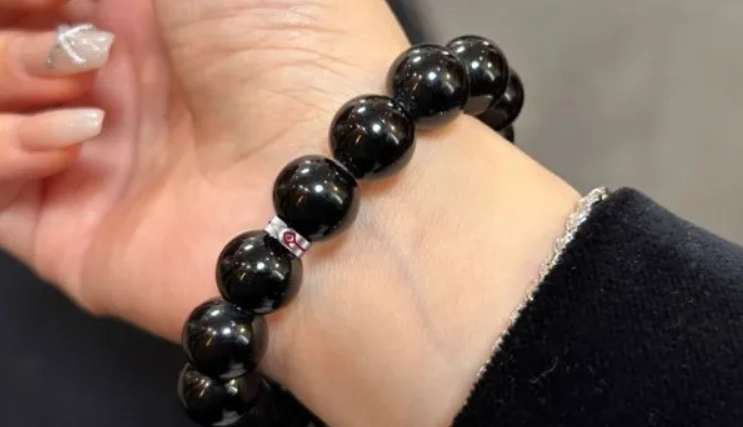 黑碧璽功效左右手